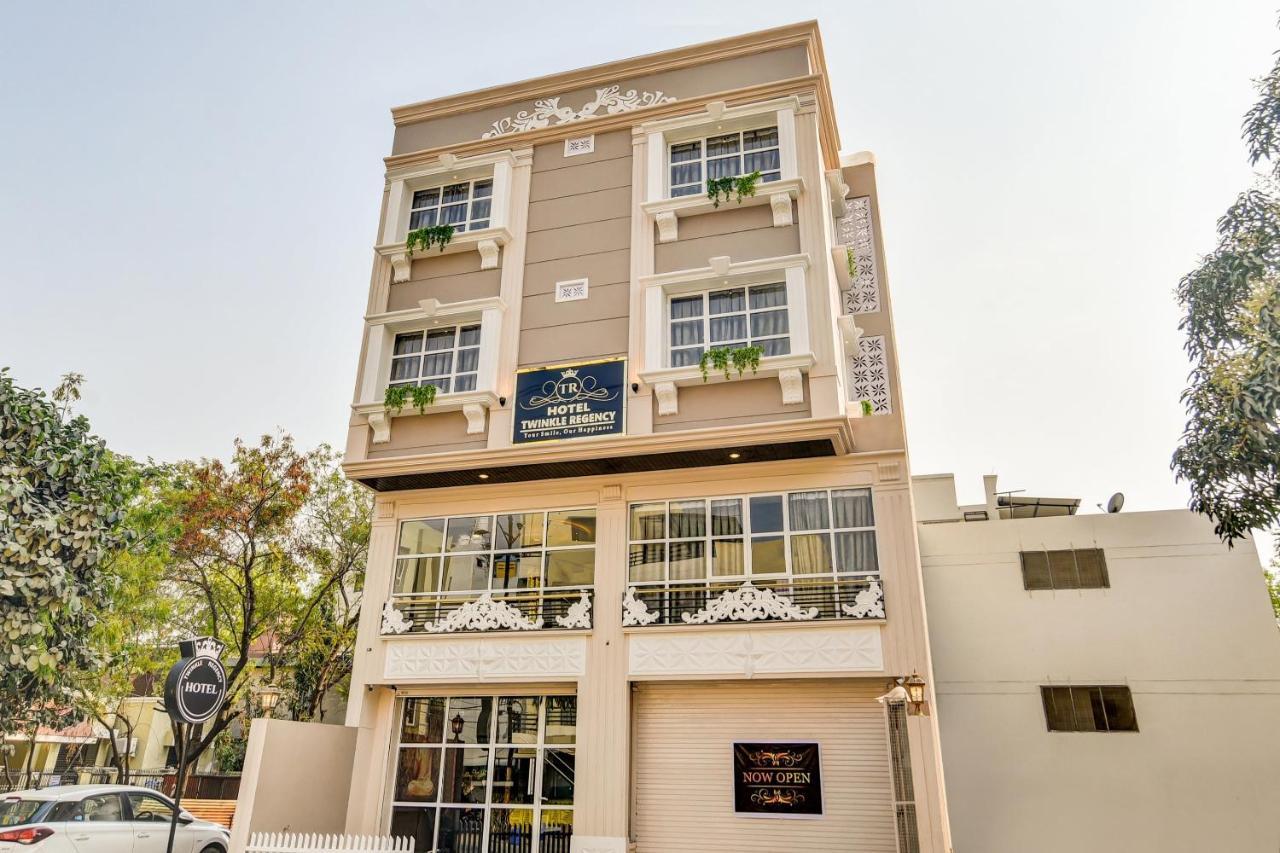 Capital O 77828 Hotel Twinkle Regency إندور المظهر الخارجي الصورة