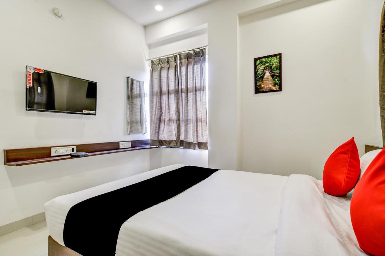 Capital O 77828 Hotel Twinkle Regency إندور المظهر الخارجي الصورة
